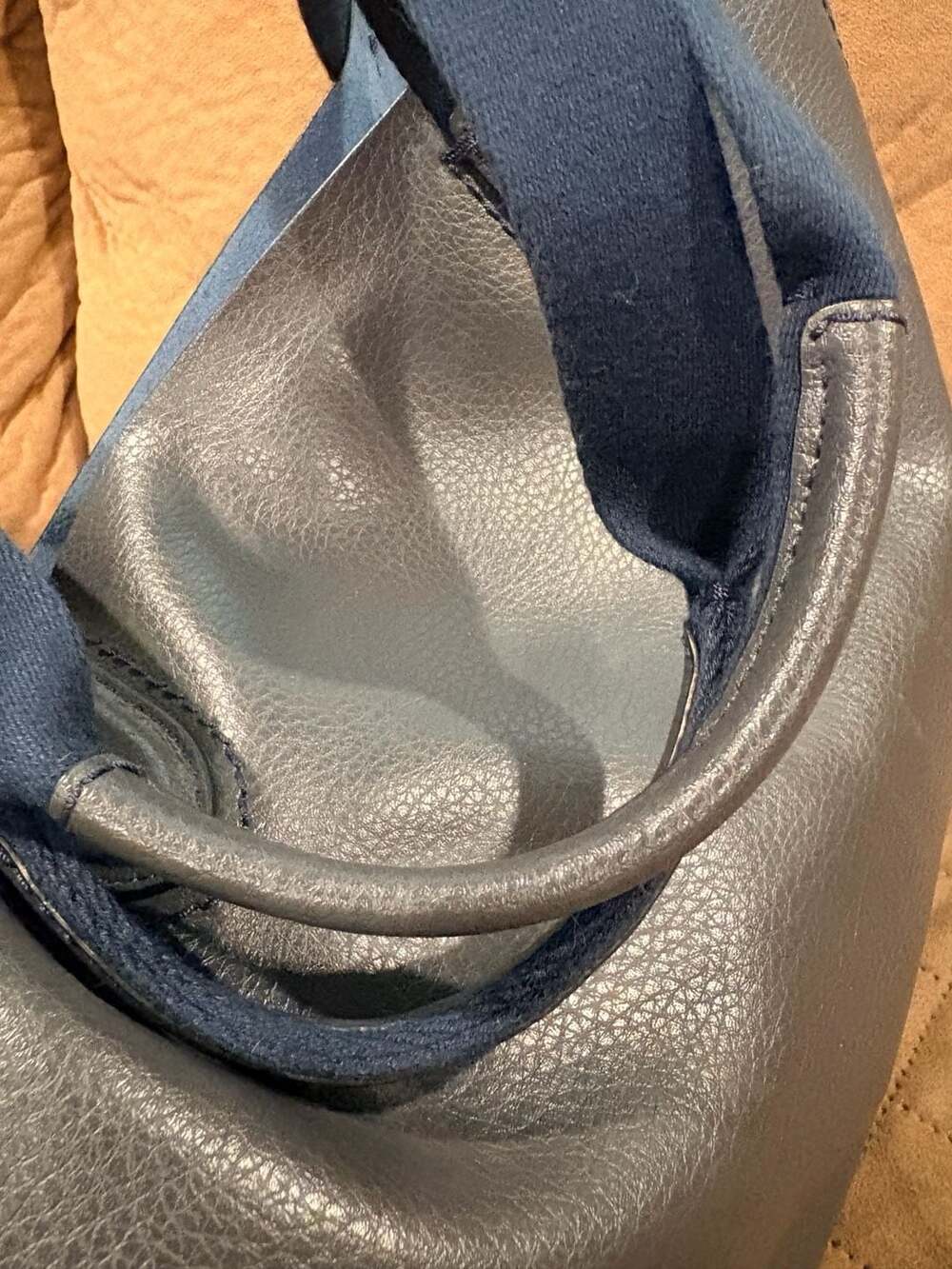 Coach Navy Blue Tote/Purse/Handbag in Like New condition. - Picture 5 of 14